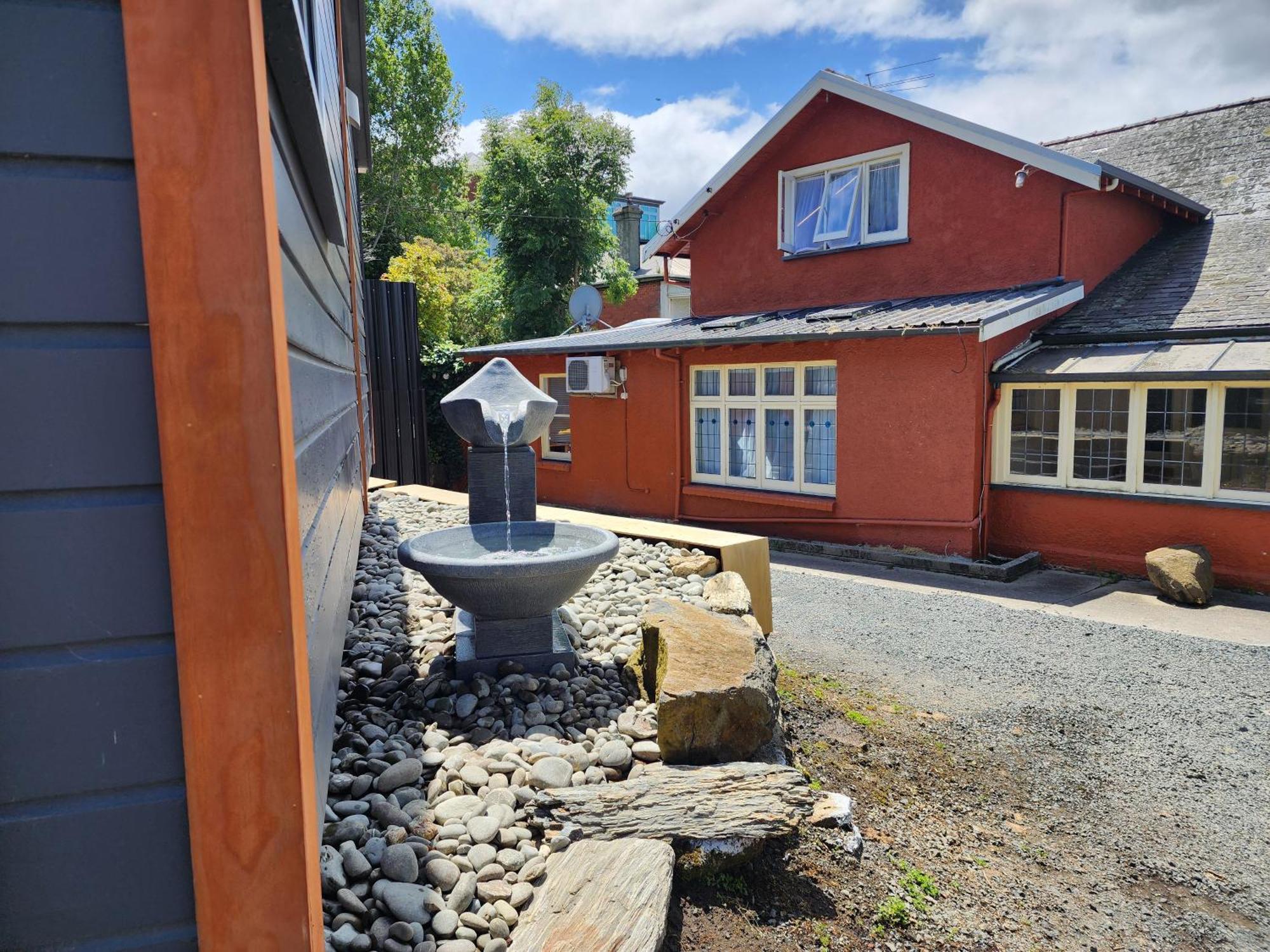 Hotel A Stone'S Throw From Town Main House Dunedin Exterior foto